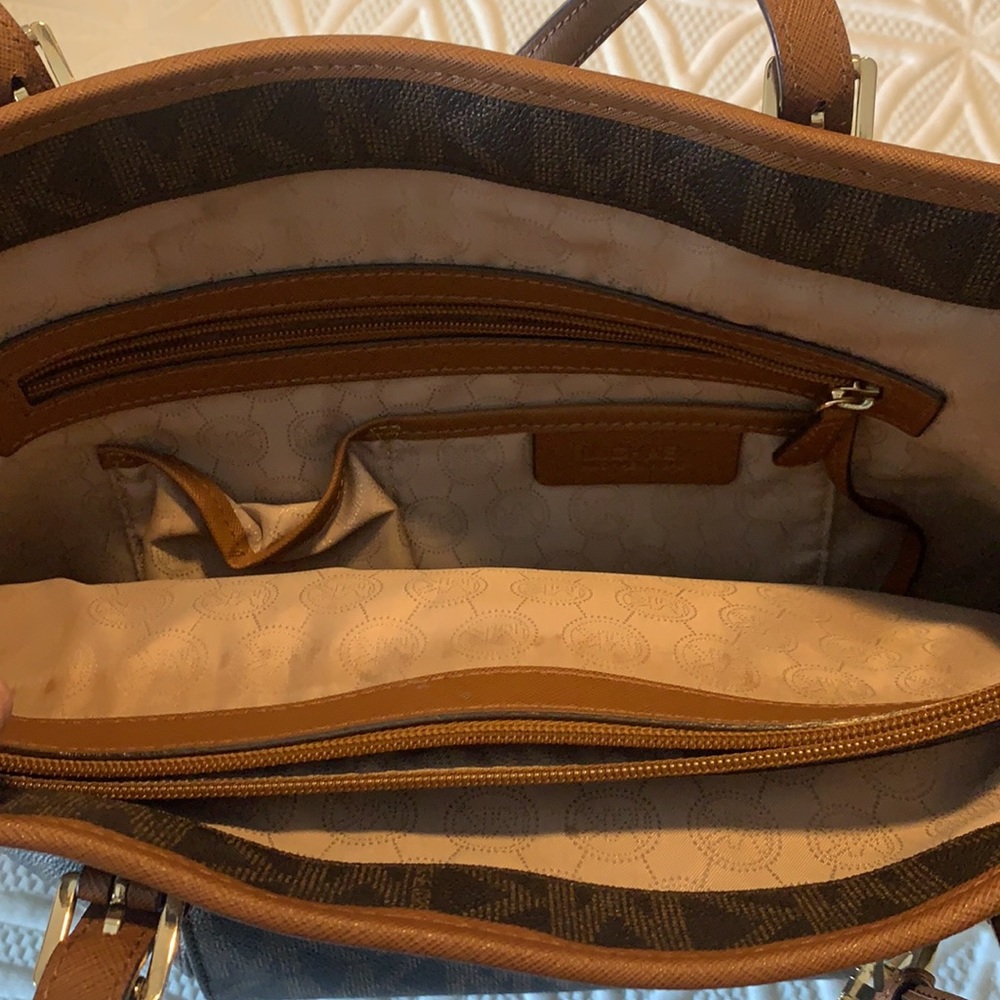 Michael Kors Jet Set Large Tote - Picture 6 of 8